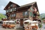 pro Gstaad typickým stylem se vyznačuje také restaurace a hotel Rössl / Foto : Roman Gric 13.07.2016